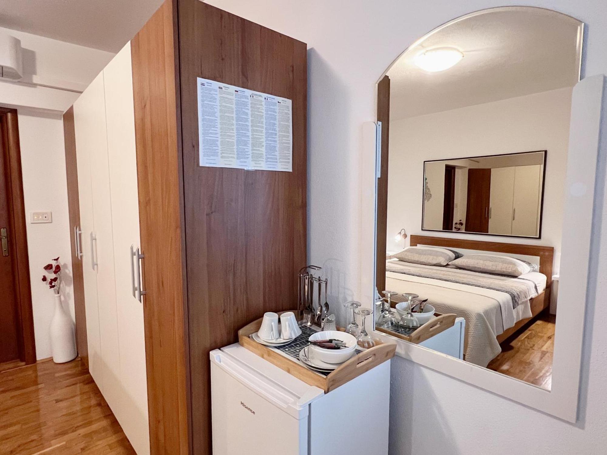 Room Tai - Spacious And Comfy With Private Terrace Hvar Town Exteriör bild