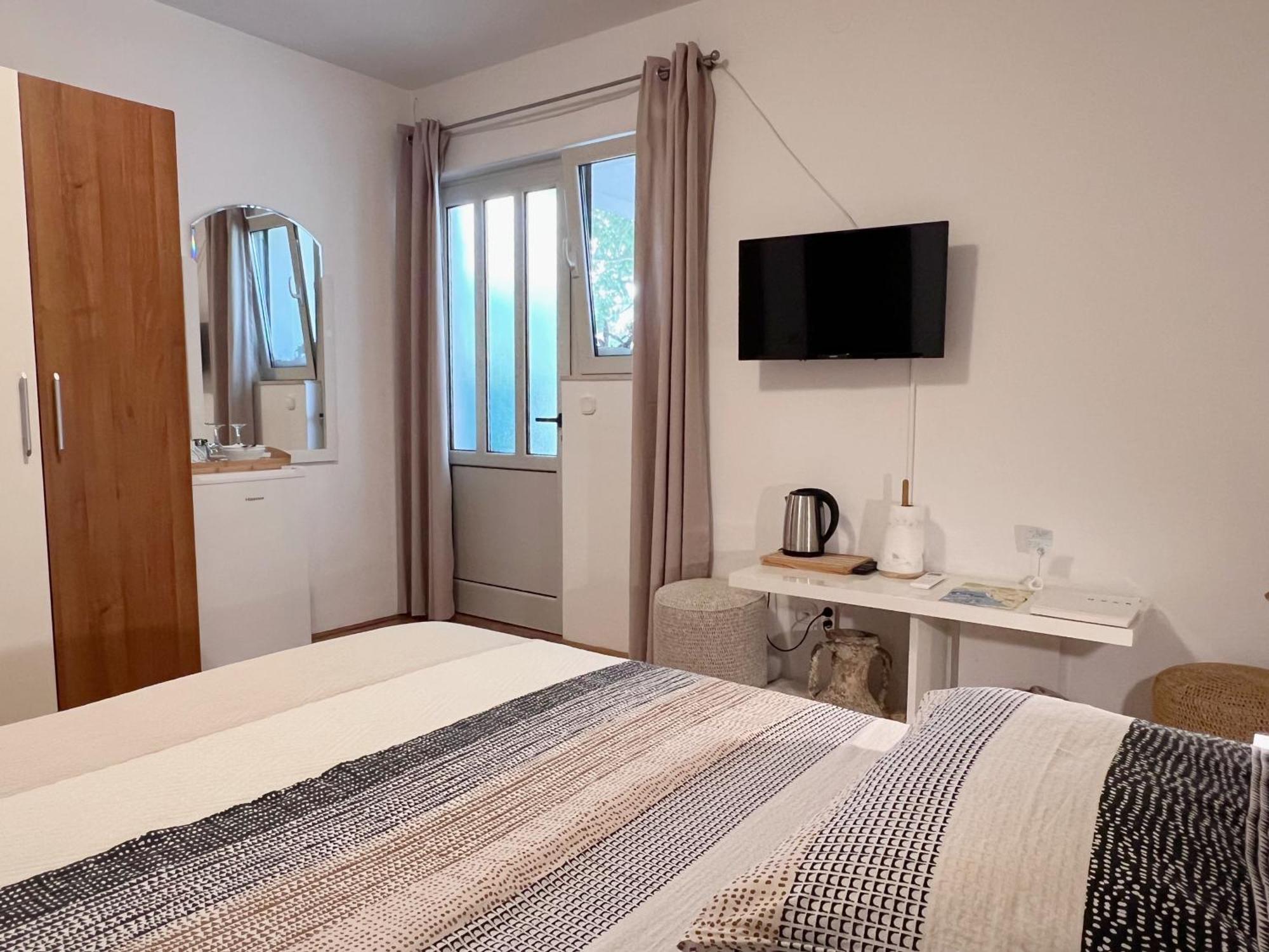 Room Tai - Spacious And Comfy With Private Terrace Hvar Town Exteriör bild