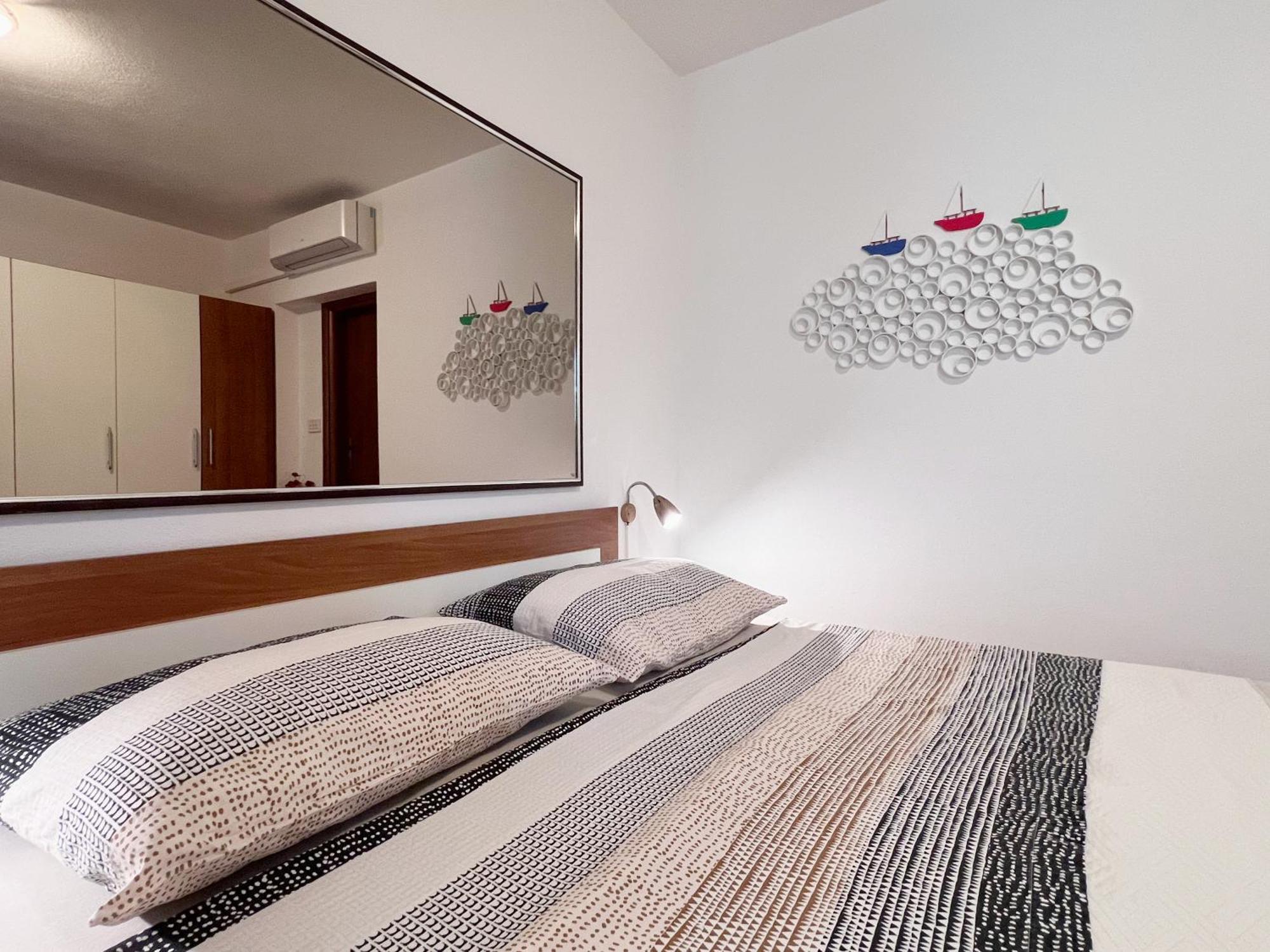 Room Tai - Spacious And Comfy With Private Terrace Hvar Town Exteriör bild