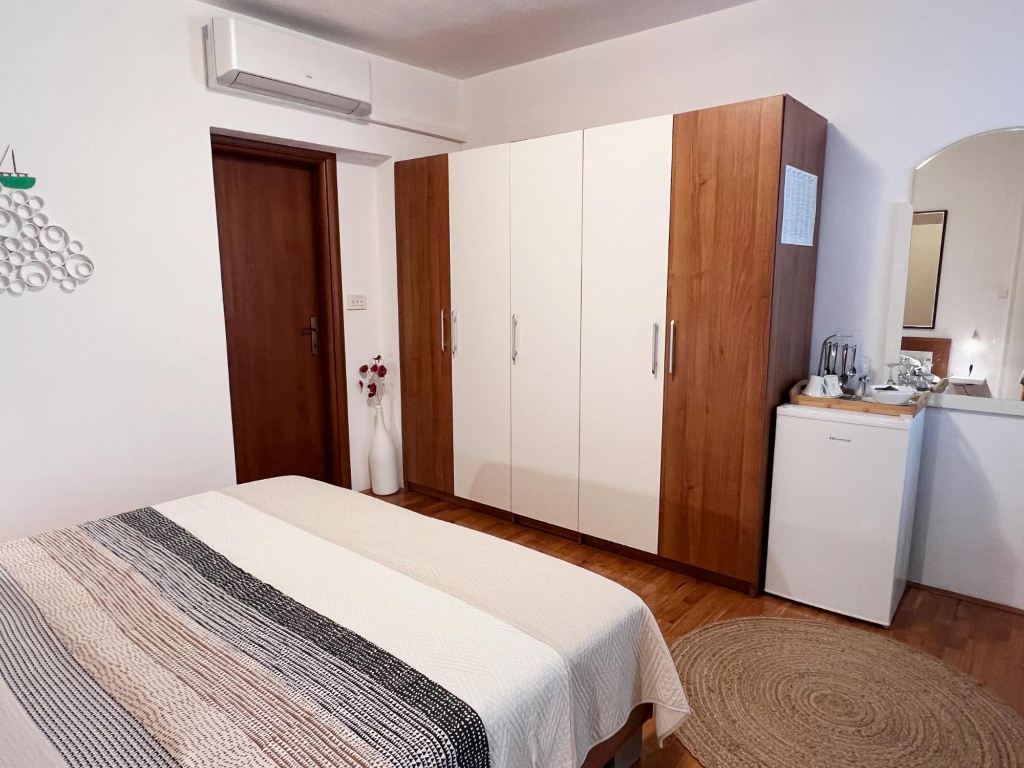 Room Tai - Spacious And Comfy With Private Terrace Hvar Town Exteriör bild